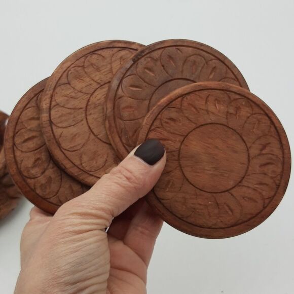 𝅺SET of 4 Hand carved Coasters - Picture 8 of 9